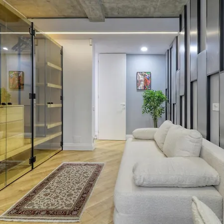 Designer Duplex Retreat Apartment *