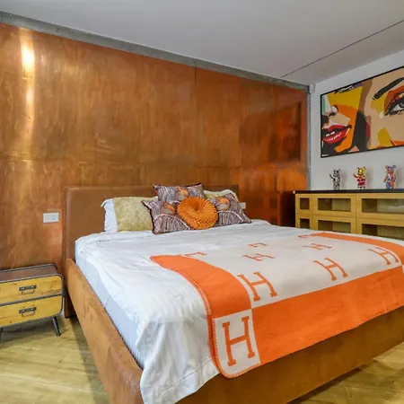 Designer Duplex Retreat Апартаменты *